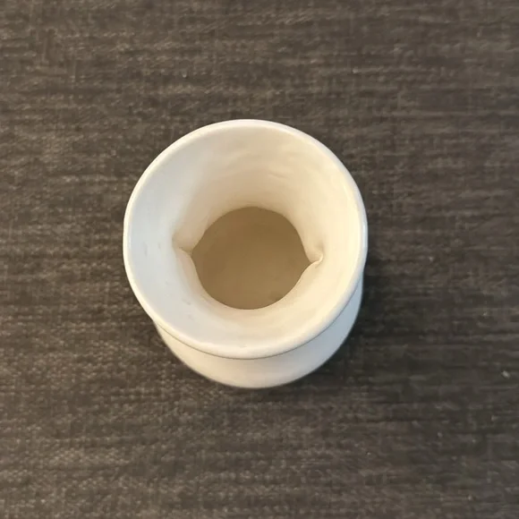 Lot of two miniature vintage vases. One marked Restoration Hardware - Haggar - Picture 6 of 7